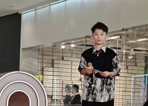 黄辰忻-大饼博士的小星星们应援站